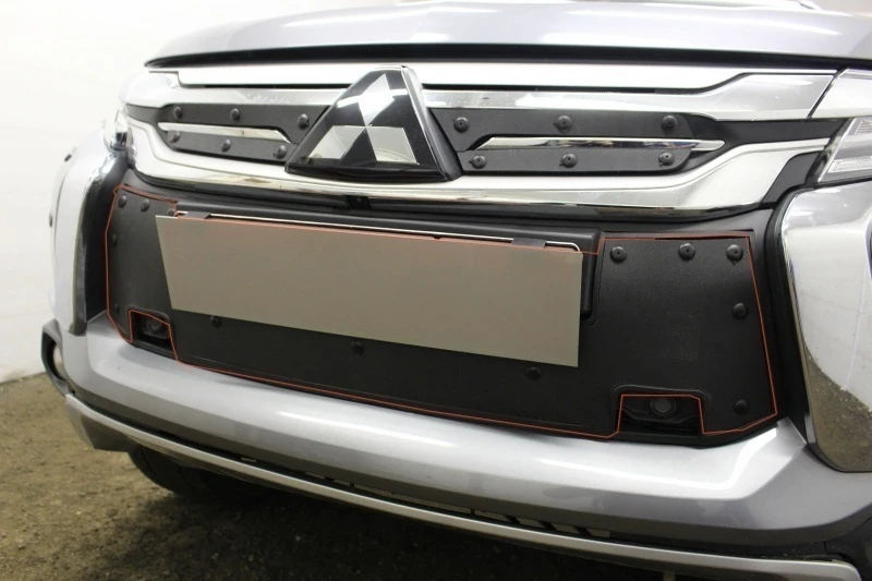 Зимняя заглушка радиатора к съемной сетке низ для Mitsubishi Pajero Sport III Черный Стрелка 11 MITPS16.park