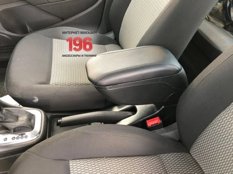 Подлокотник модельный ARM-1 с USB-розеткой для Volkswagen Polo V Рестайлинг  INOX ARM1014 Black (с USB)