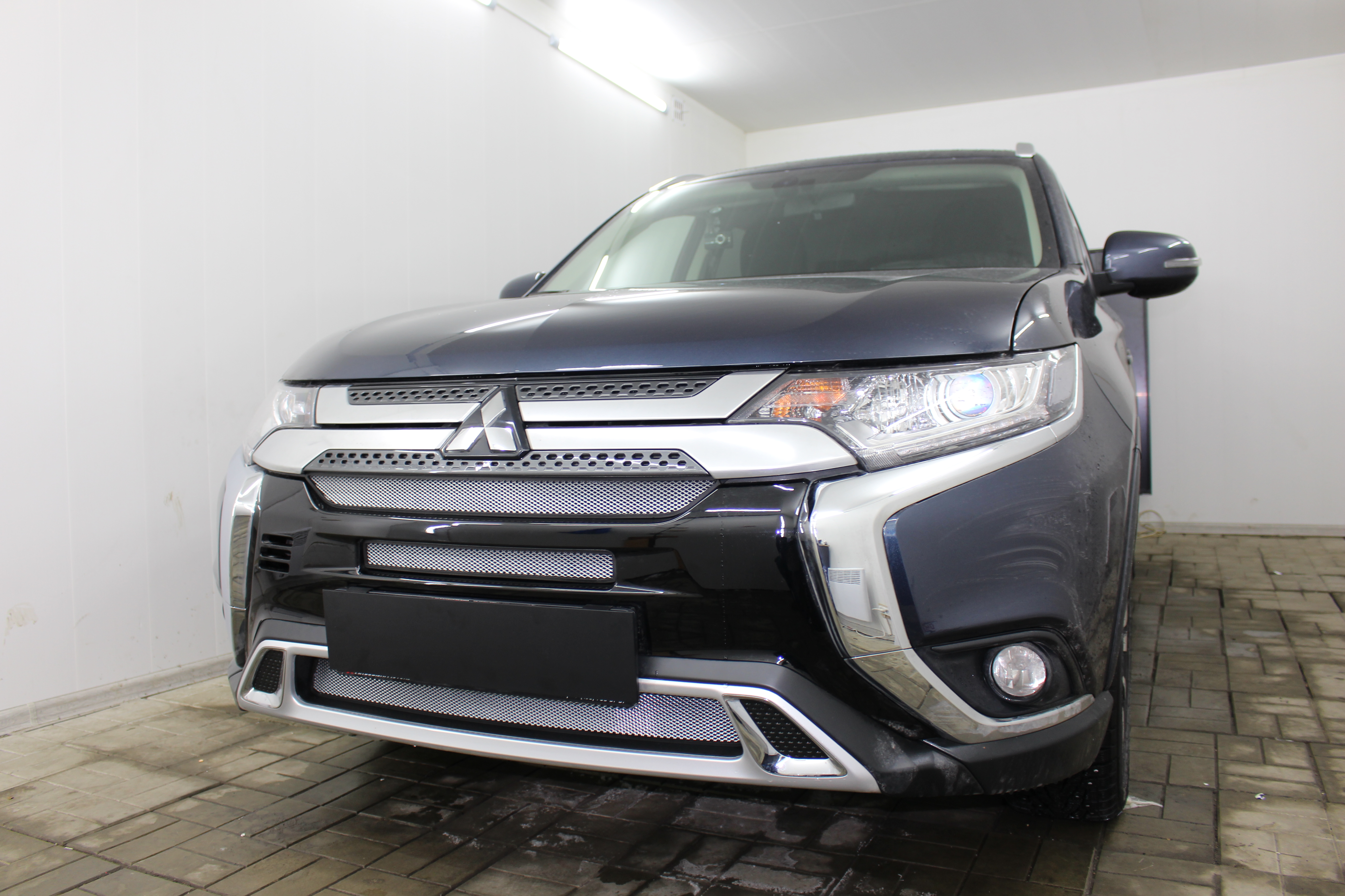 Защитная сетка радиатора комплект 3 части, с парктроником и камерой для Mitsubishi Outlander III Рестайлинг 3