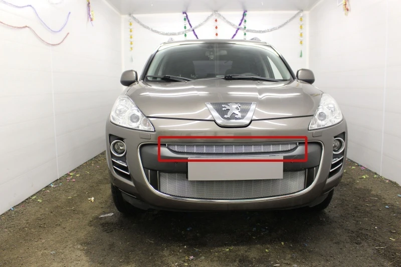 Защитная сетка радиатора верх для Peugeot 4007 Хром Стрелка 11 PEU4007.top.chrome