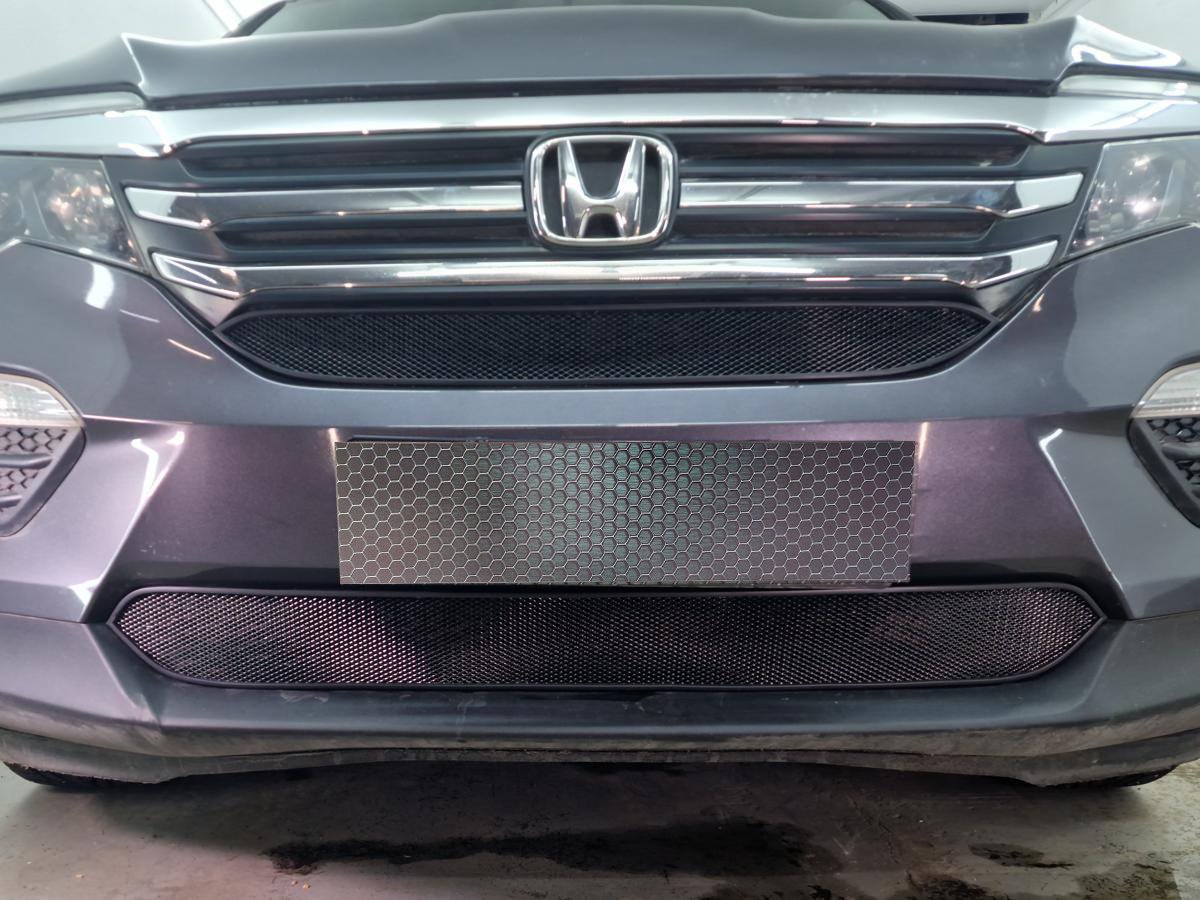 Защитная сетка радиатора верх для Honda Pilot III