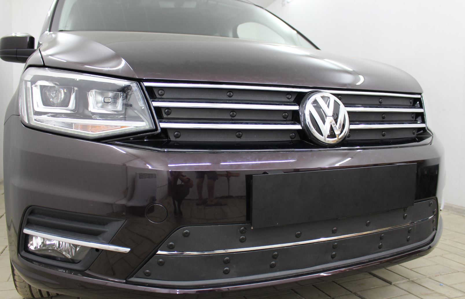 Зимняя заглушка радиатора к съемной сетке верх (6 частей) для Volkswagen Caddy IV