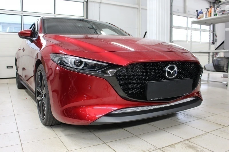 Защитная сетка радиатора низ для Mazda 3 IV (BP) Хром Стрелка 11 MAZ19.bot.chrome