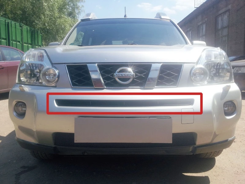 Защитная сетка радиатора центр для Nissan X-Trail II Черный Стрелка 11 NXTRT31-07.mid.black