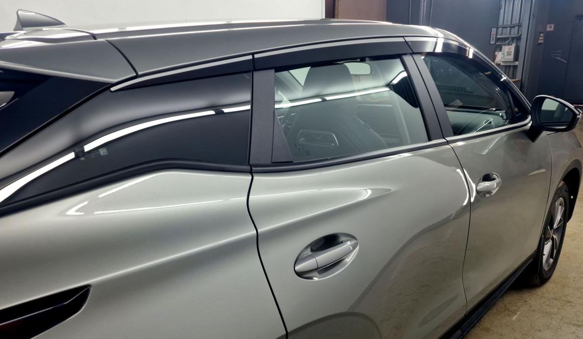 Дефлекторы окон 2D с хром накладками 6 шт. (с наклоном) для Omoda C5 I