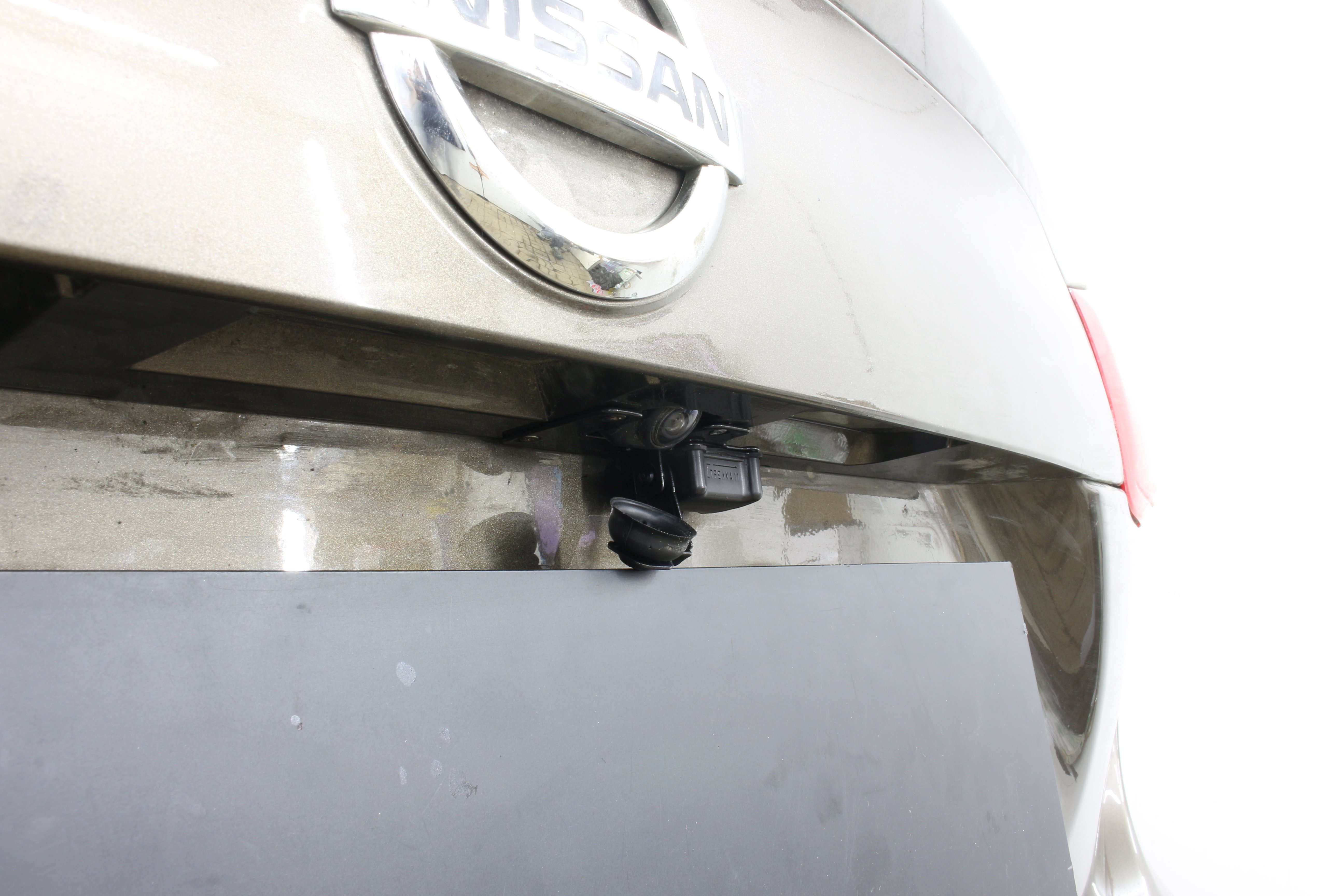 Защита камеры заднего вида для Nissan Qashqai II