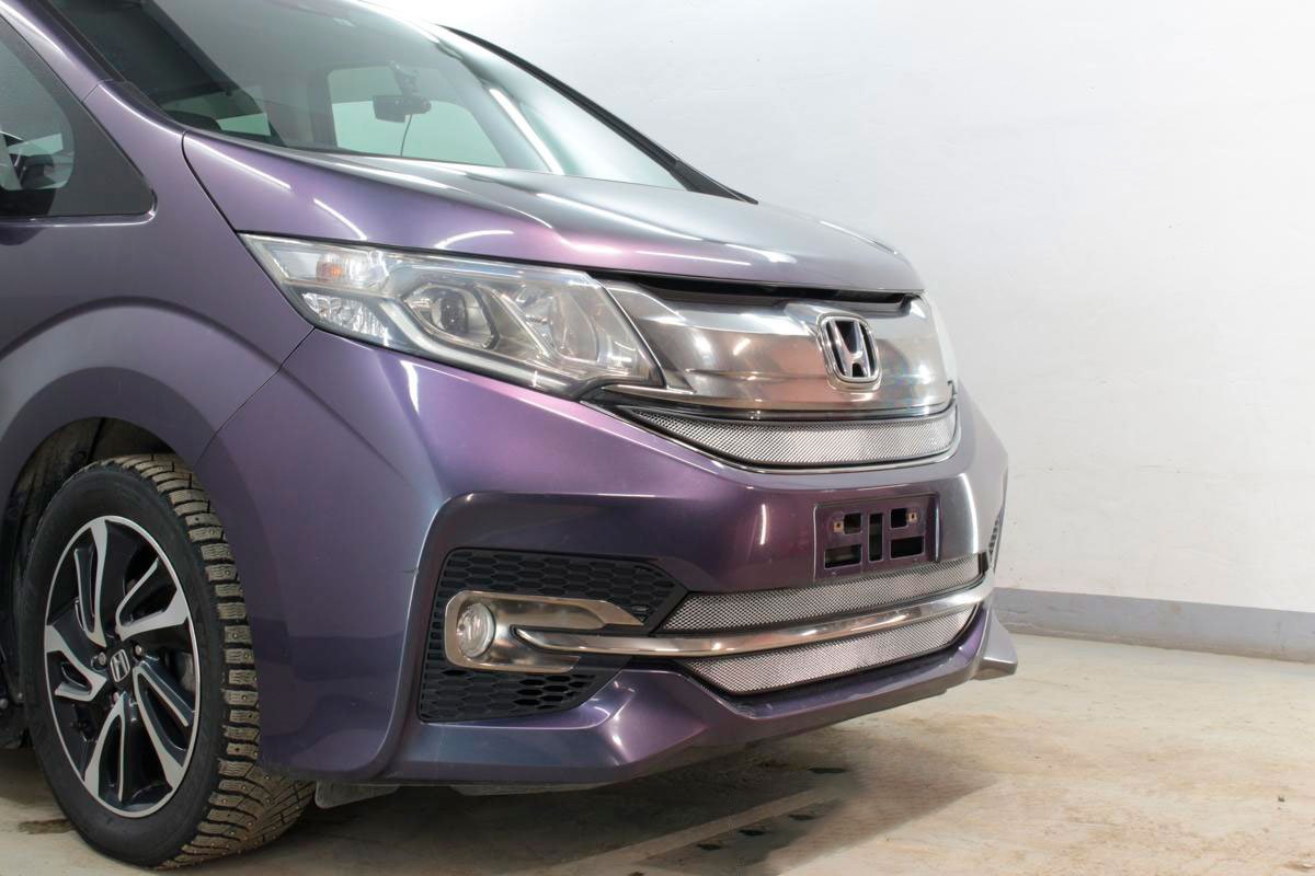 Защитная сетка радиатора верх для Honda Stepwgn V