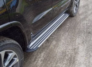 Пороги алюминиевые "Slim Line Silver" 1820 мм для Jeep Grand Cherokee IV (WK2) Рестайлинг 2