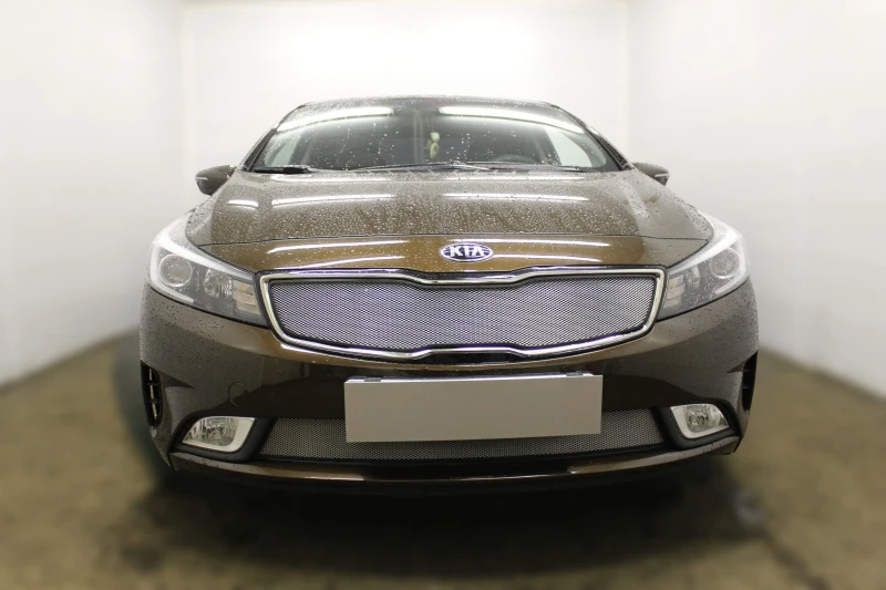 Комплект сеток chrome боковые, верх и низ для Kia Cerato III Рестайлинг (Classic) Хром Стрелка 11 KCER16.cor.chrome-KCER16.top.chrome-KCER16.bot.chrome