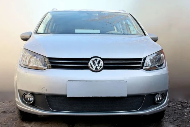 Защитная сетка радиатора для Volkswagen Caddy III Рестайлинг Черный Стрелка 11 VWTOUR.black