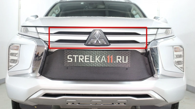 Зимняя заглушка радиатора на стяжке верх (4 части) для Mitsubishi Pajero Sport III Рестайлинг Черный Стрелка 11 ZZ.MITPS21.top