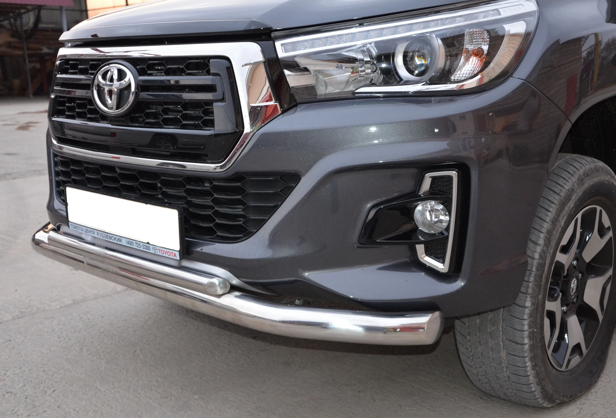 Защита переднего бампера двойная d76/42 мм для Toyota Hilux VIII  Юко THL.18.03