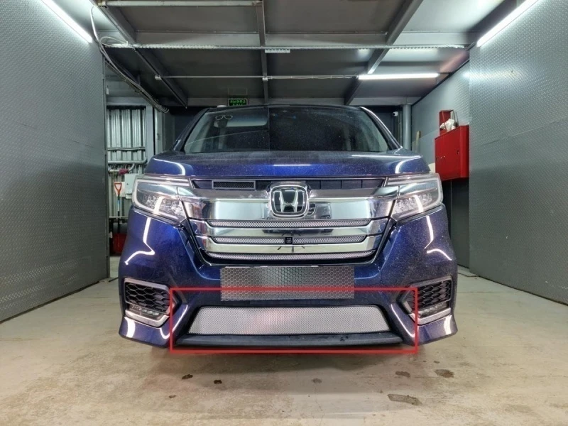 Защитная сетка радиатора низ для Honda Stepwgn V Рестайлинг Хром Стрелка 11 HONSW17.bot.chrome
