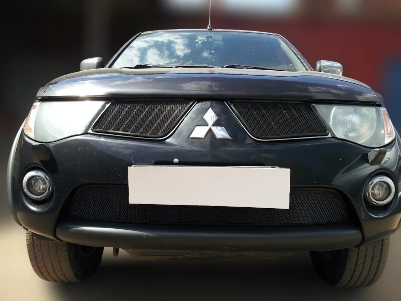 Комплект сеток black верх и низ для Mitsubishi L200 IV Черный Стрелка 11 MTL200.06-10.top.black-MTL200.06-10.bot.black