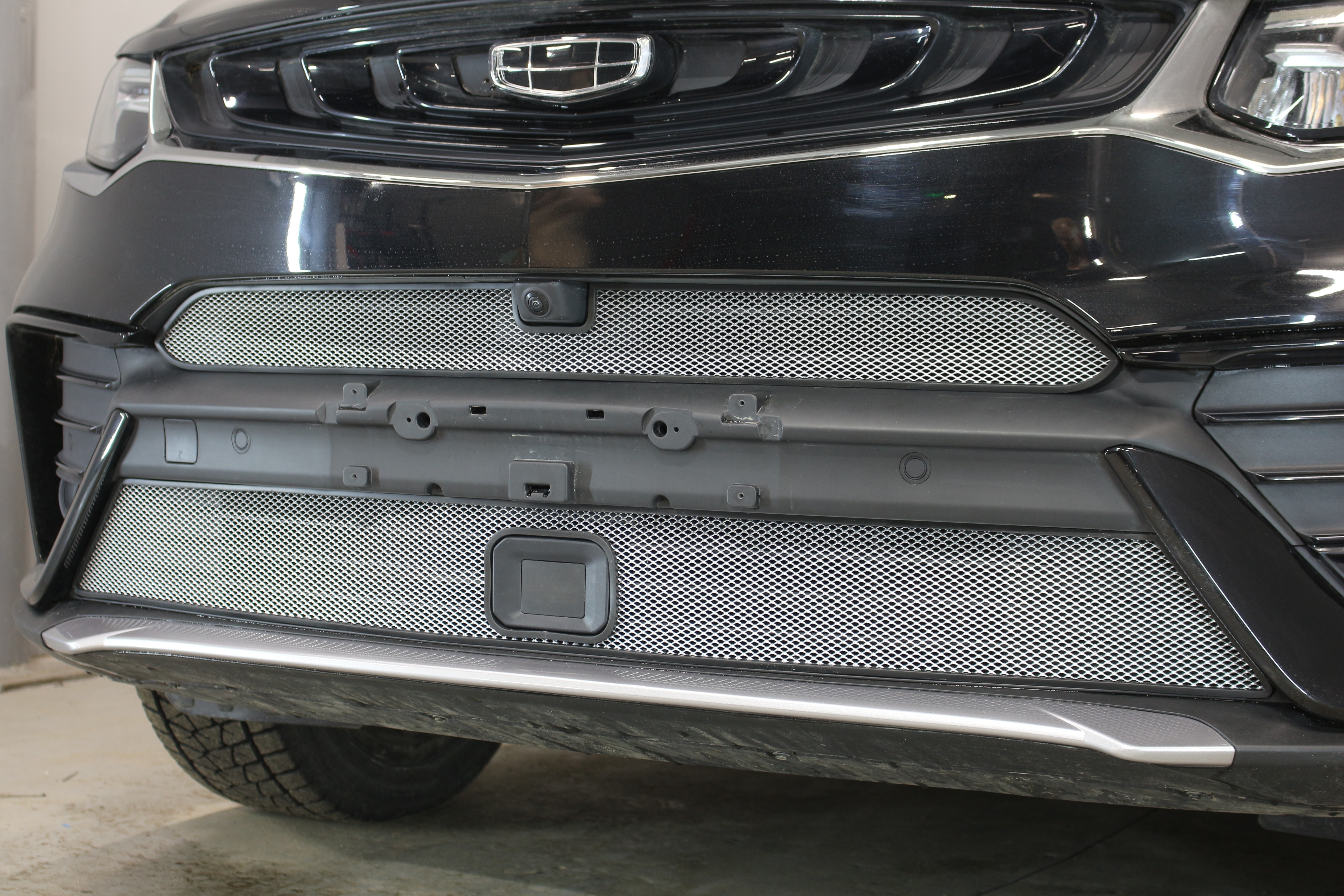 Защитная сетка радиатора верх, с камерой для Geely Tugella I