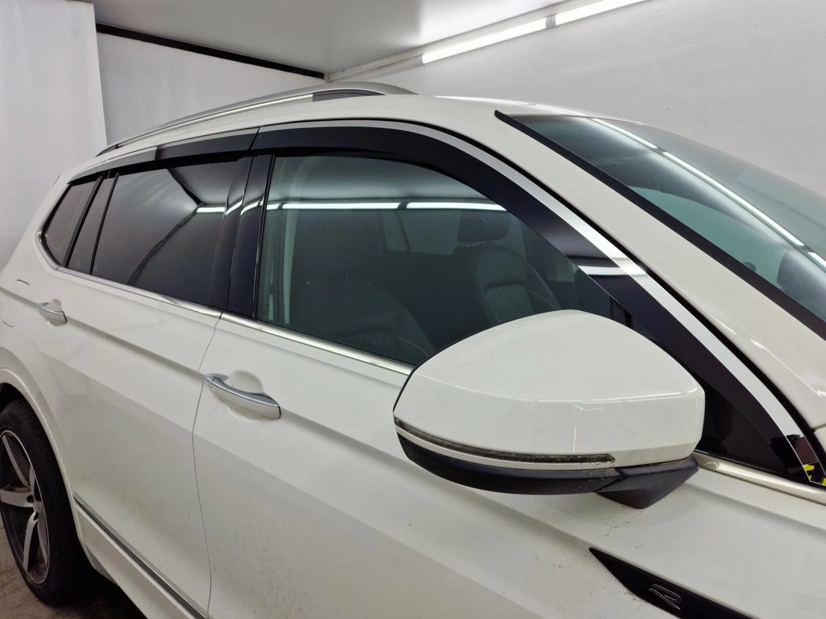 Дефлекторы окон 2D с хром накладками 6 шт. под наклоном для Volkswagen Tiguan II Рестайлинг