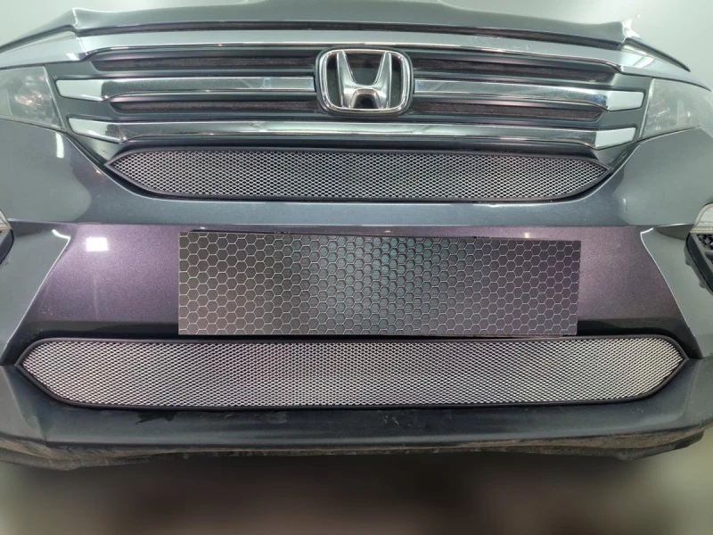 Комплект сеток chrome верх и низ для Honda Pilot III Хром Стрелка 11 HPIL15.top.chrome-HPIL15.bot.chrome