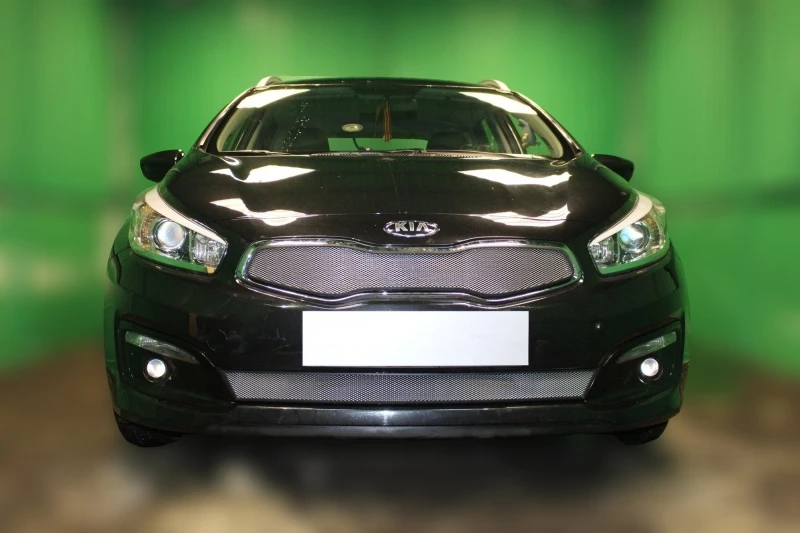 Комплект сеток chrome верх (Comfort, Classic) и низ для Kia Ceed II Рестайлинг Хром Стрелка 11 KCII15.top.chrome-KCII15.bot.chrome