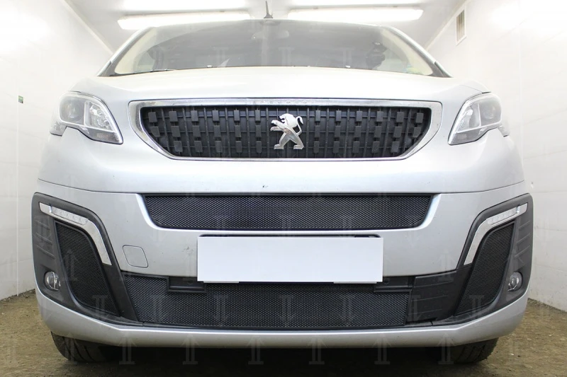 Защитная сетка радиатора низ и центр 2 части для Peugeot Traveller I Черный Стрелка 11 PEUTR17.bot.black