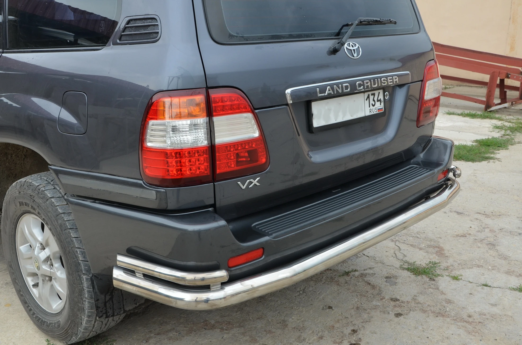 Защита заднего бампера угловая большая двойная d76/42 мм для Toyota Land Cruiser 100 Series  Юко TLC100.98.21