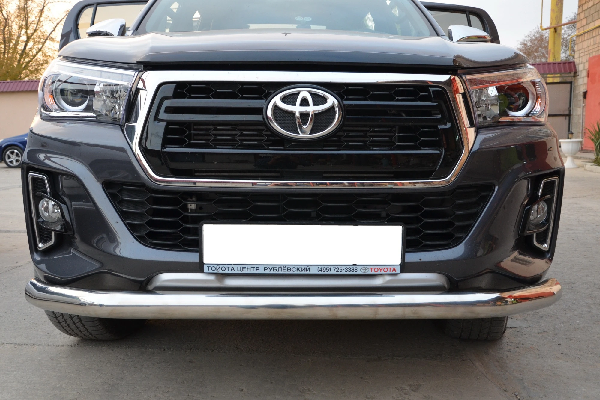 Защита переднего бампера d76 мм для Toyota Hilux VIII  Юко THL.18.02