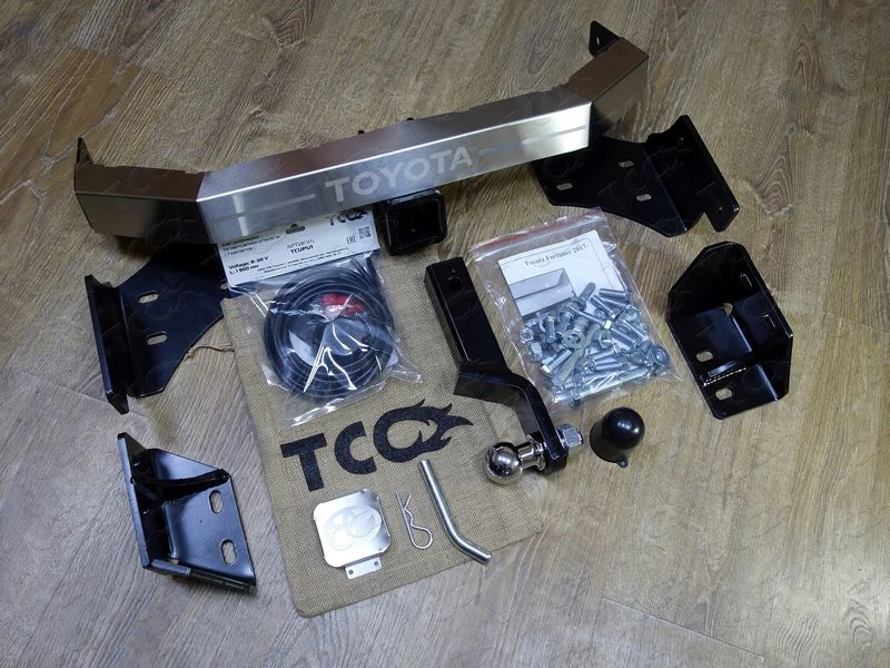 Фаркоп крюк Е для Toyota Fortuner II Рестайлинг  ТСС TCU00141