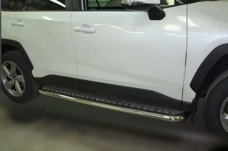 Пороги с накладным листом d53 мм для Toyota RAV4 V (XA50)  Юко TRAV.19.41