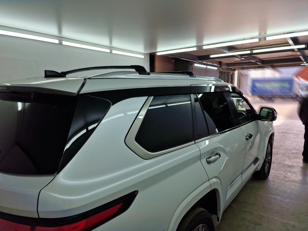 Дефлекторы окон 2D  с хром накладками 6 шт. для Toyota Sequoia III