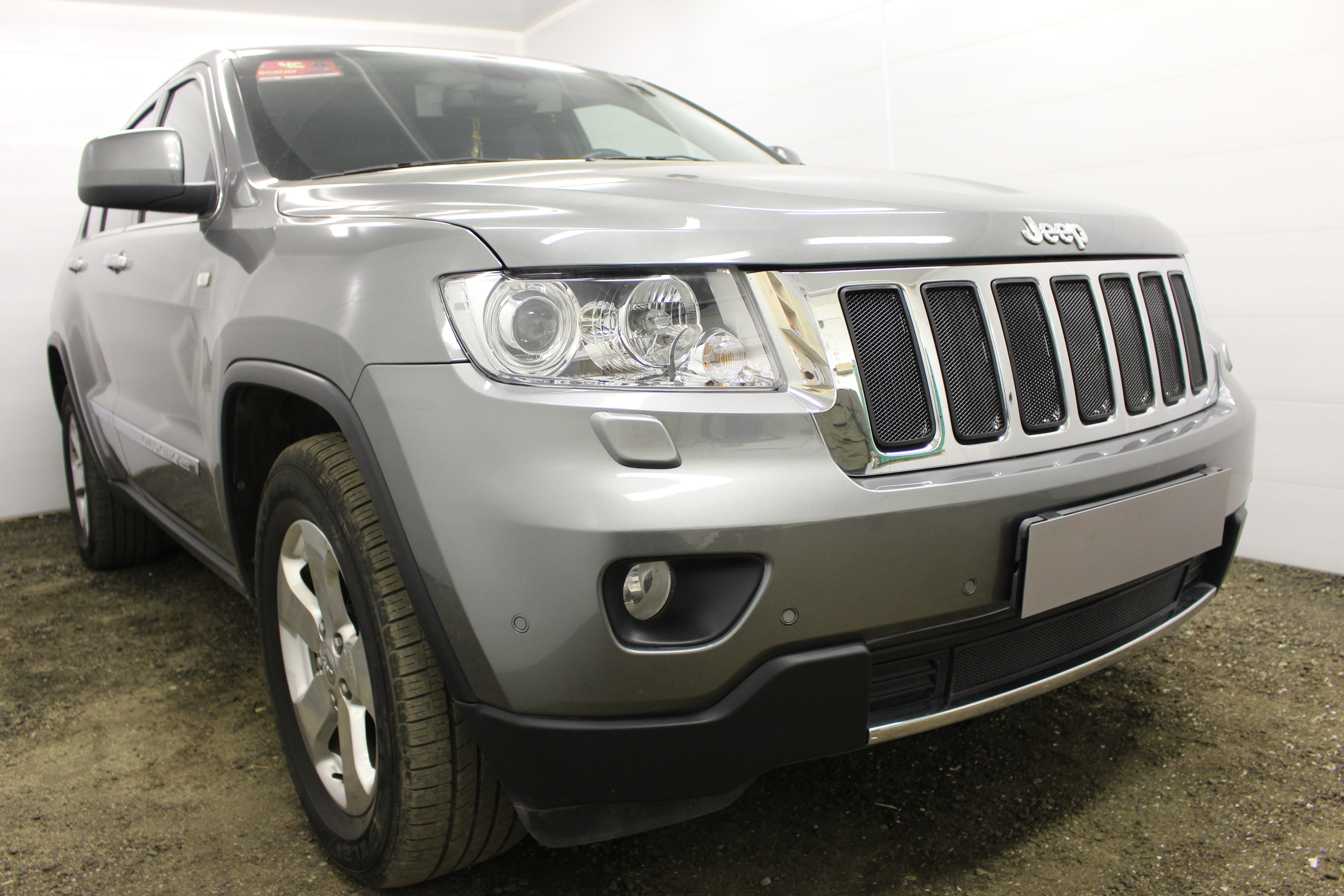 Защитная сетка радиатора низ для Jeep Grand Cherokee IV (WK2)