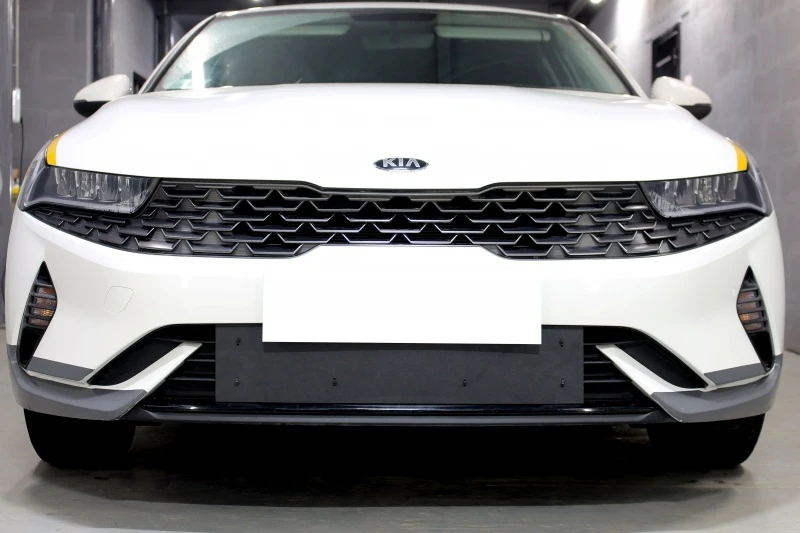Зимняя заглушка радиатора на стяжке низ для Kia K5 (DL3) III Черный Стрелка 11 ZZ.KIAK5GT20