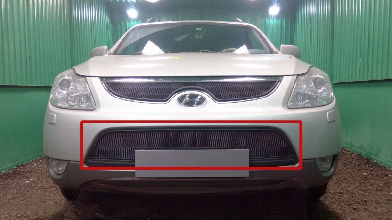 Защитная сетка радиатора центр для Hyundai ix55 Черный Стрелка 11 HIX55.mid.black