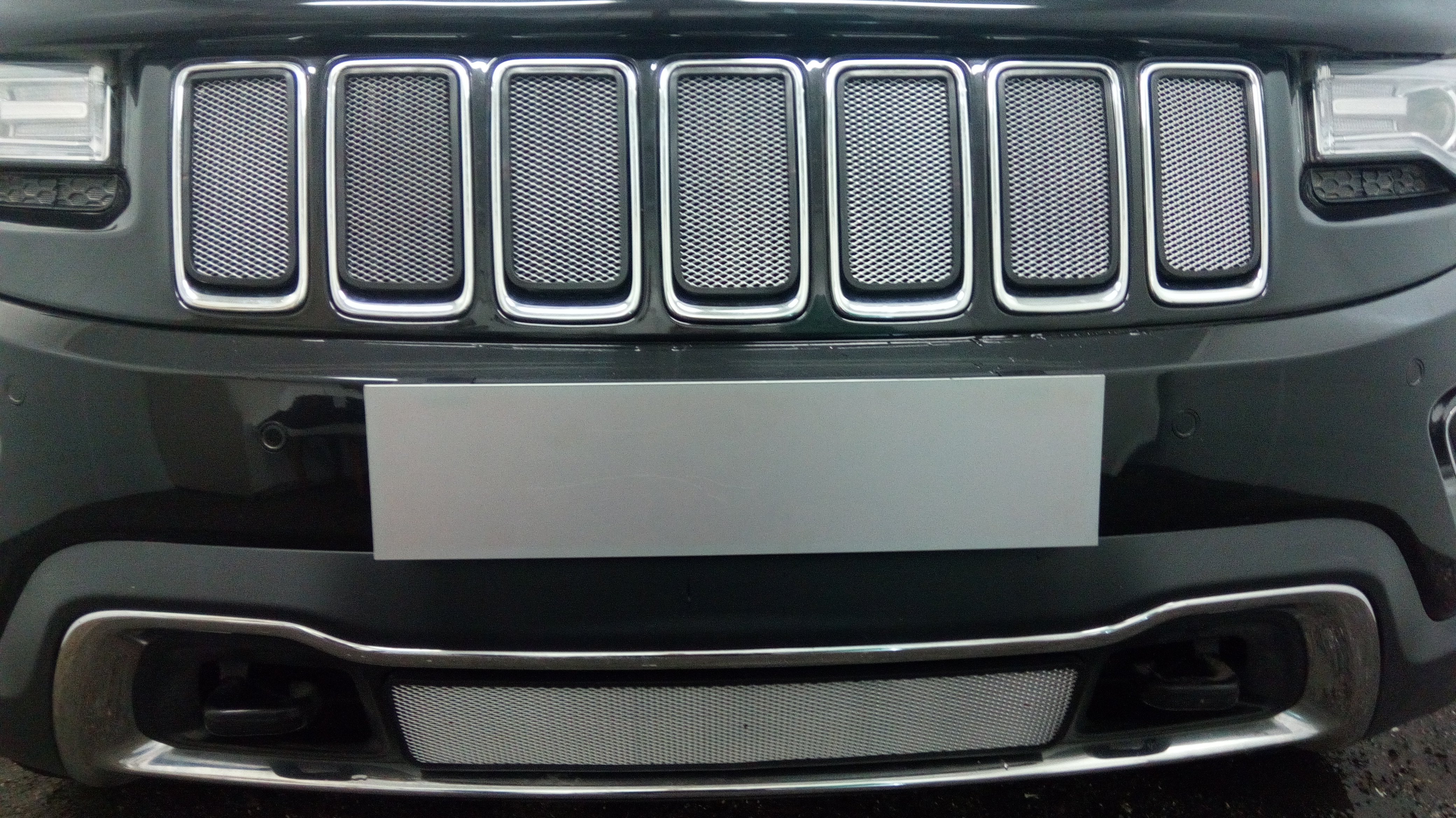 Защитная сетка радиатора верх для Jeep Grand Cherokee IV (WK2) Рестайлинг