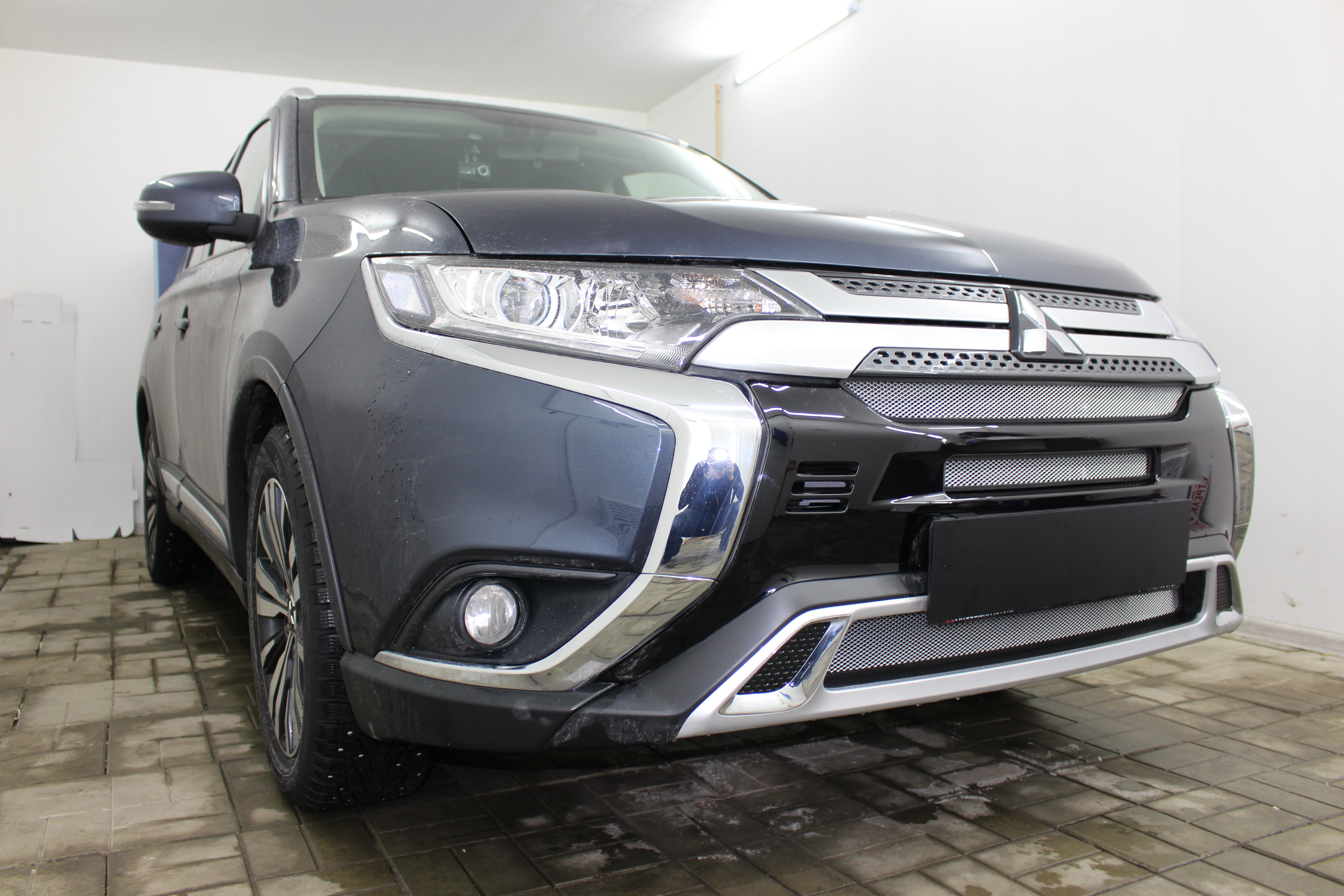 Защитная сетка радиатора комплект 3 части, с парктроником и камерой для Mitsubishi Outlander III Рестайлинг 3