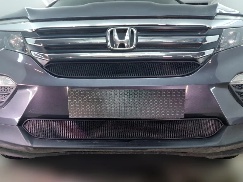 Комплект сеток black верх и низ для Honda Pilot III Черный Стрелка 11 HPIL15.top.black-HPIL15.bot.black
