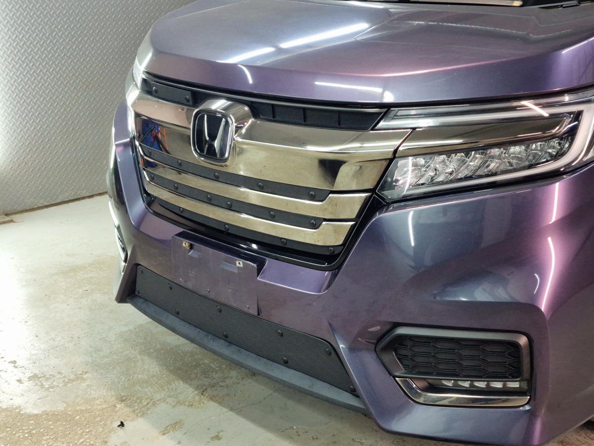 Зимняя заглушка радиатора на стяжке верх 5 частей для Honda Stepwgn V Рестайлинг