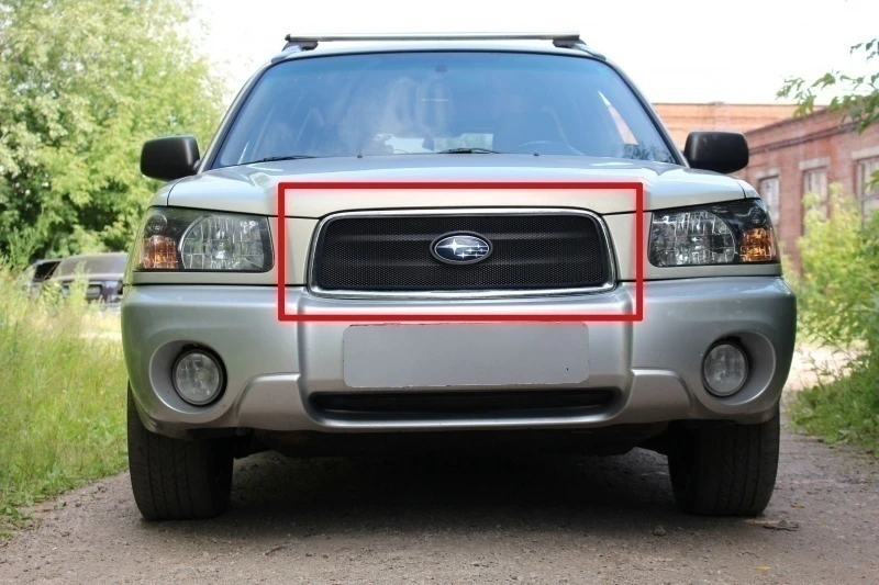 Защитная сетка радиатора верх для Subaru Forester II Черный Стрелка 11 SUBFOR04.top.black