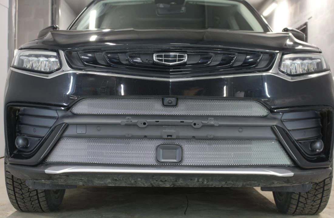 Комплект сеток chrome верх с камерой и низ с датчиками для Geely Tugella I