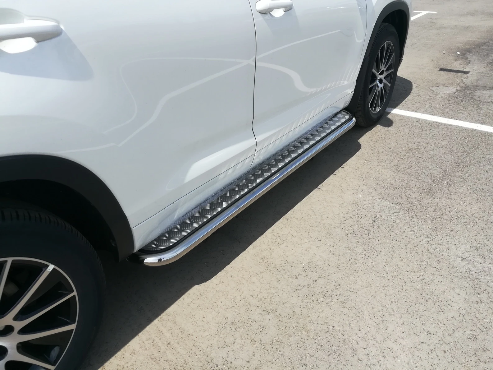 Пороги с накладным листом d53 мм для Toyota Highlander III (U50) Рестайлинг  Юко THL.17.41