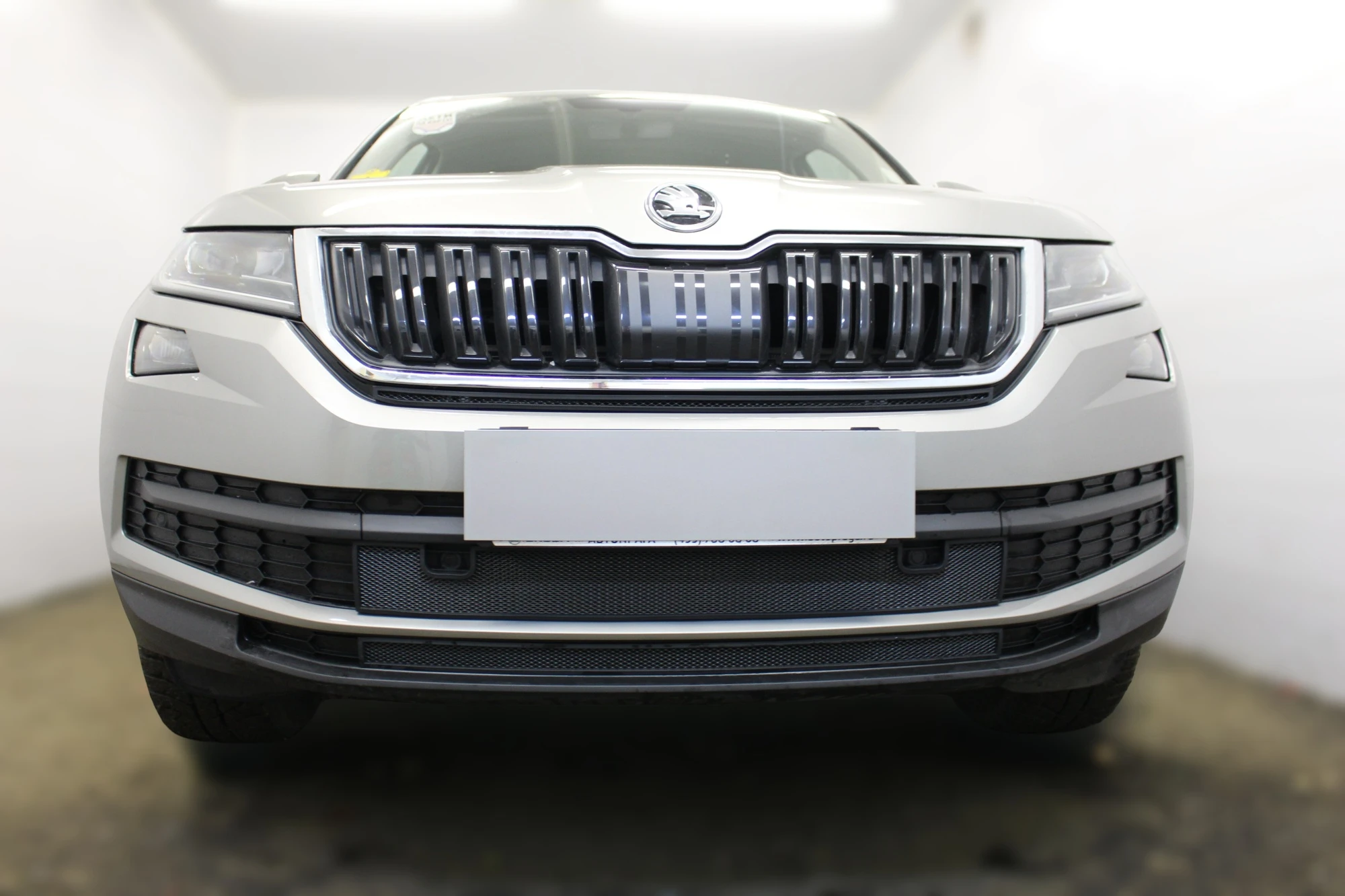 Комплект сеток black верх и низ 2 части с парктроником для Skoda Kodiaq I