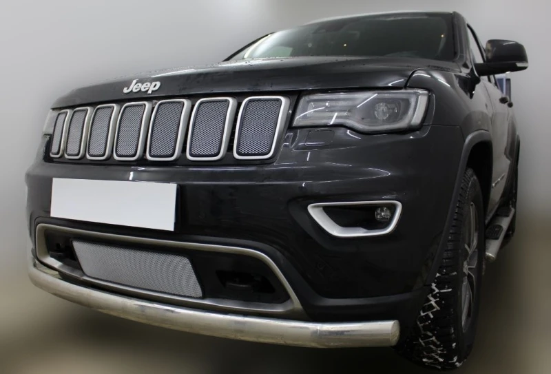 Комплект сеток chrome верх (Laredo, Limited, Overland) и низ с датчиком для Jeep Grand Cherokee IV (WK2) Рестайлинг 2 Хром Стрелка 11 JGCH18.top.chrome-JGCH18.bot2.chrome