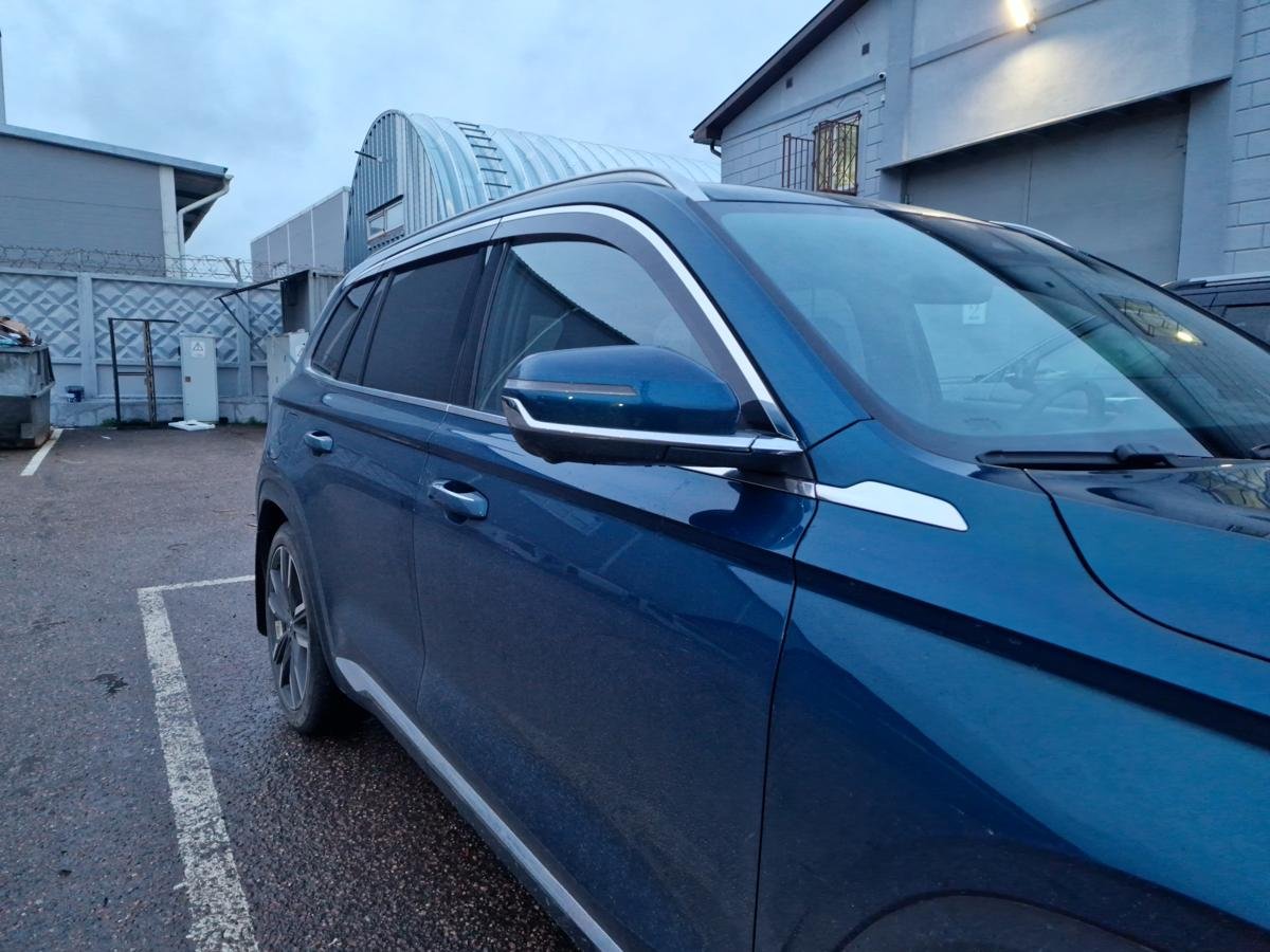 Дефлекторы окон с хром накладками 2D 6 шт для Geely Monjaro