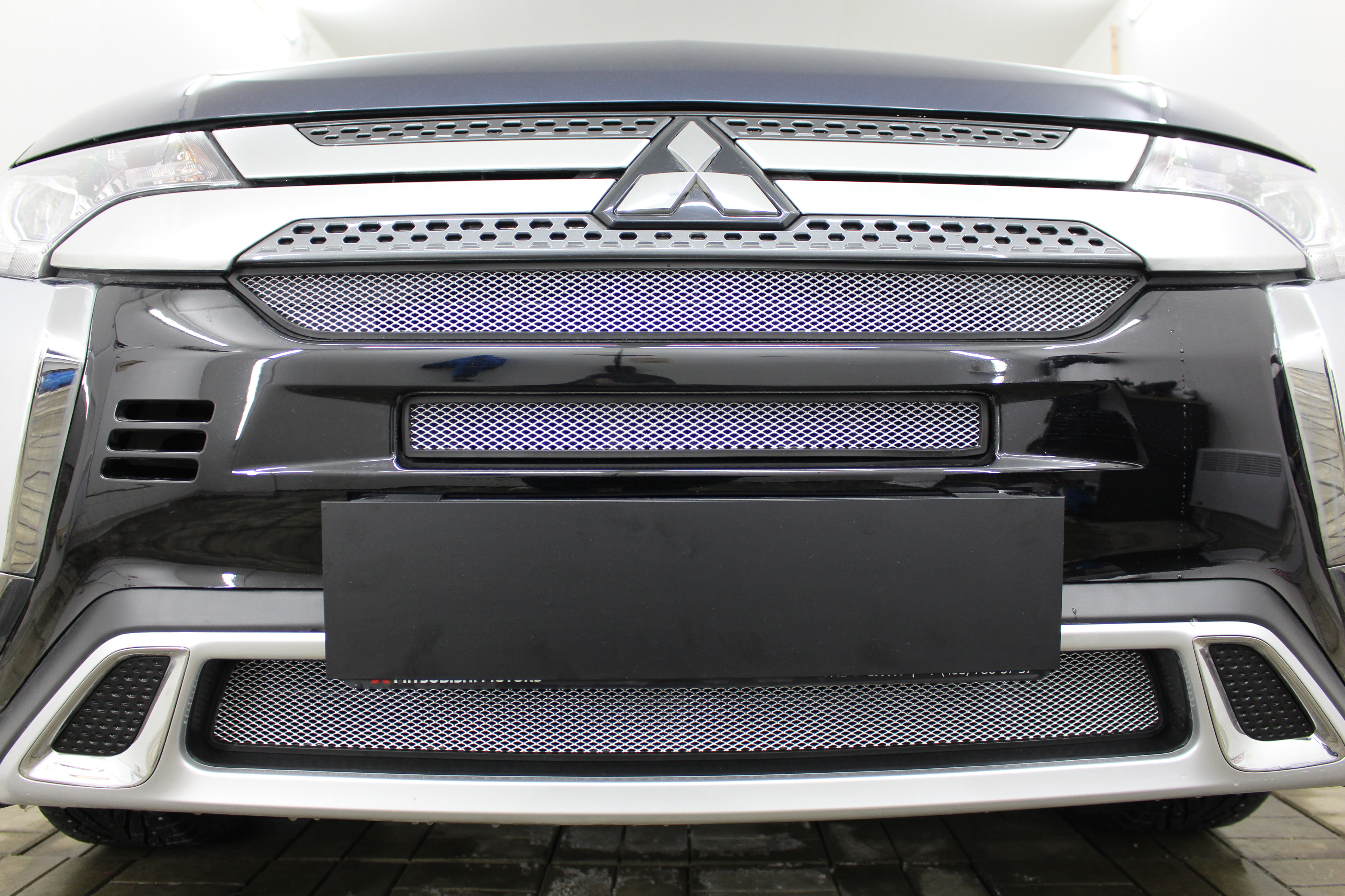 Защитная сетка радиатора комплект 3 части, с парктроником и камерой для Mitsubishi Outlander III Рестайлинг 3