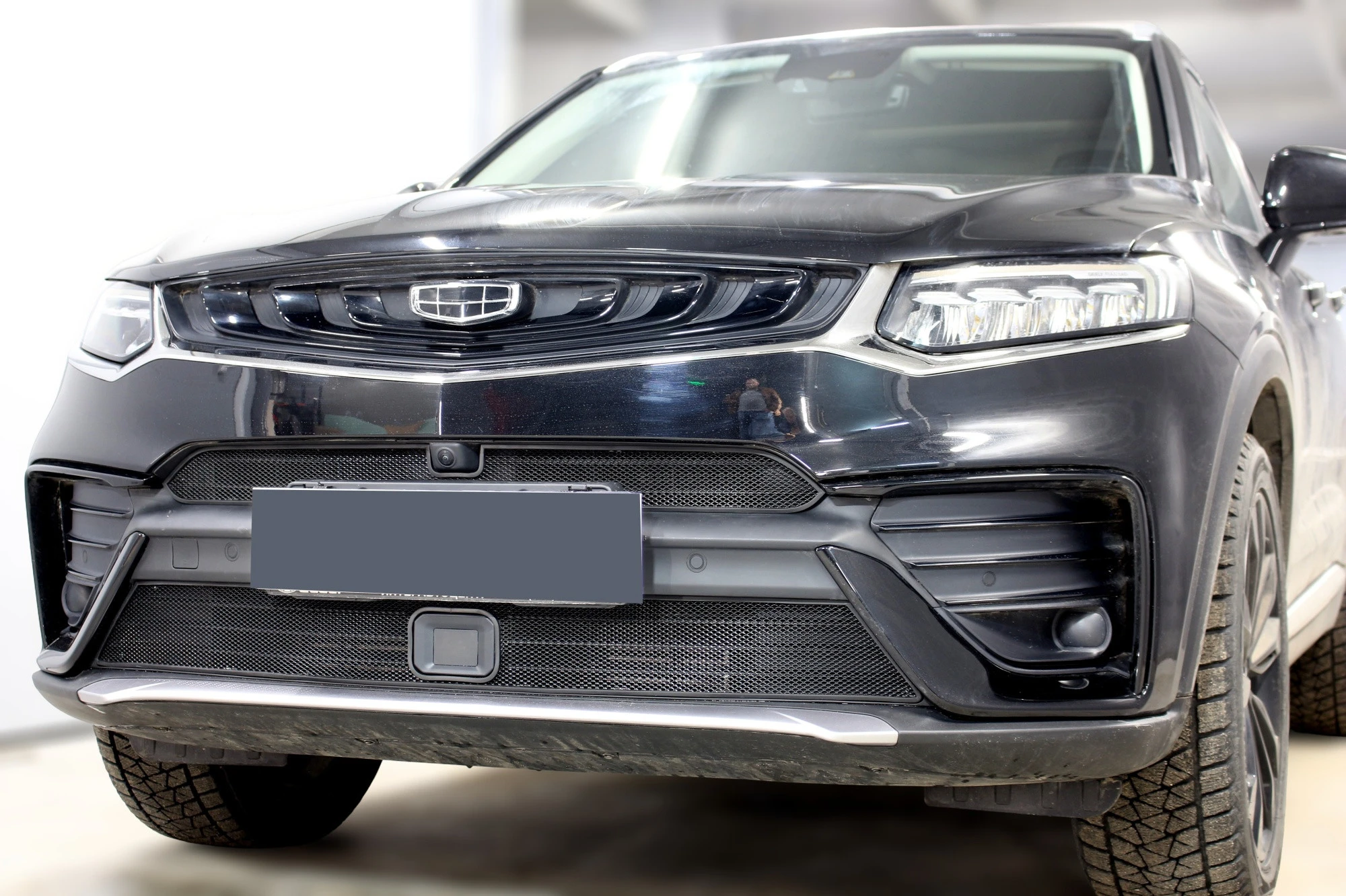 Комплект сеток black верх с камерой и низ для Geely Tugella I