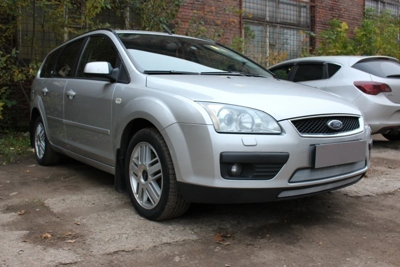 Защитная сетка радиатора 2 части для Ford Focus II Хром Стрелка 11 FF2.05.chrome