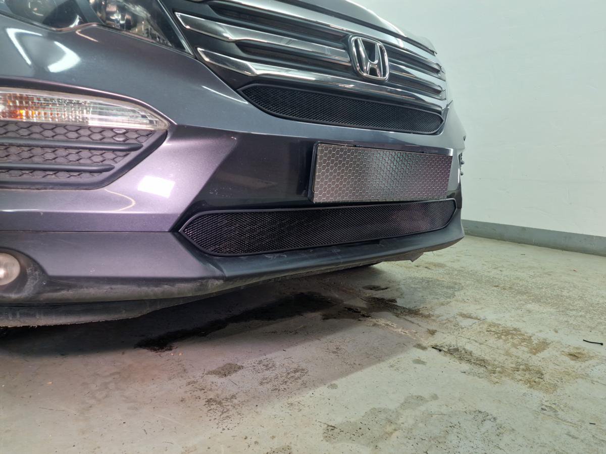 Защитная сетка радиатора низ для Honda Pilot III