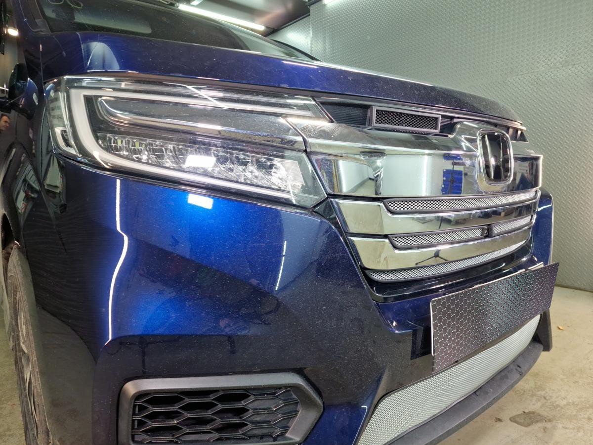 Защитная сетка радиатора низ для Honda Stepwgn V Рестайлинг