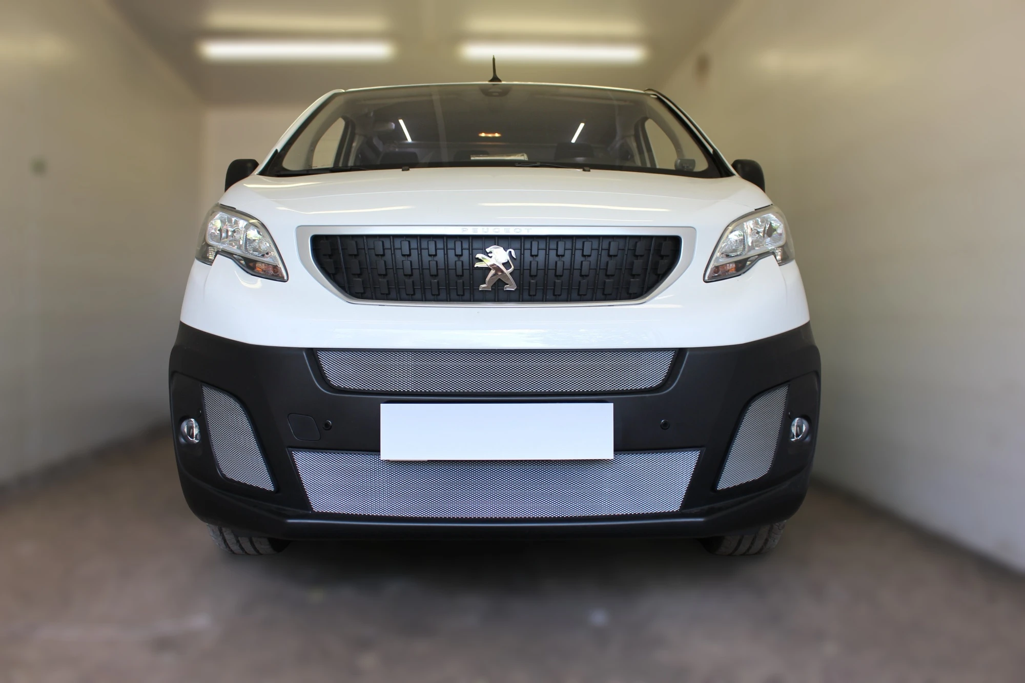 Комплект сеток chrome боковые 2 части и центр 2 части для Peugeot Expert III