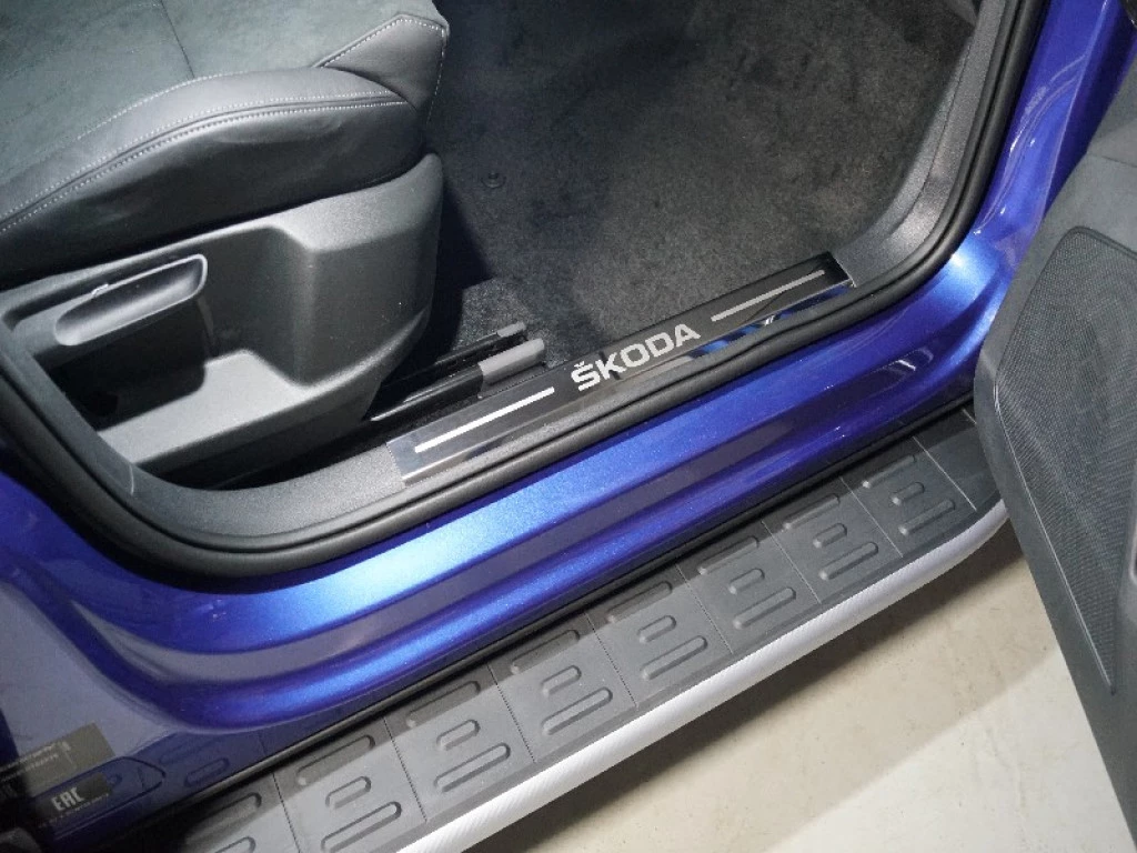 Накладки на пластиковые пороги зеркальный лист 4шт. для Skoda Karoq I Рестайлинг