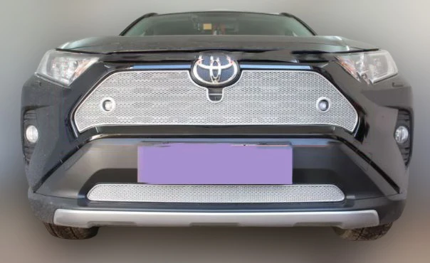 Комплект сеток chrome верх с парктроником и камерой и низ для Toyota RAV4 V (XA50) Хром