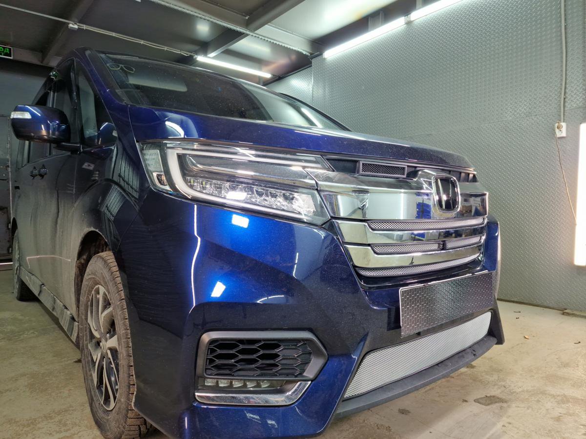 Защитная сетка радиатора низ для Honda Stepwgn V Рестайлинг